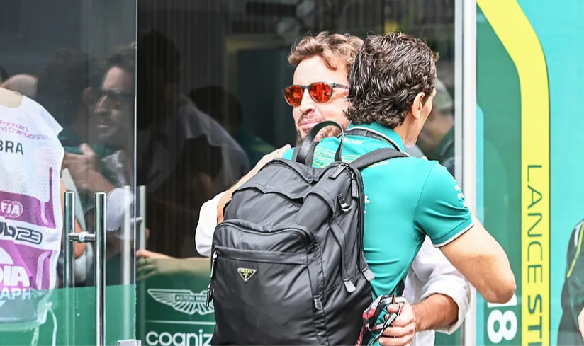 头衔：阿斯顿·马丁大使：阿隆索为F1赛车而生 他的生活只有睡觉、吃饭和比赛 