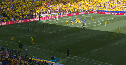 欧洲杯半场：鲁宁惊慌送大礼 斯坦丘射出世界波 罗马尼亚暂时1-0乌克兰