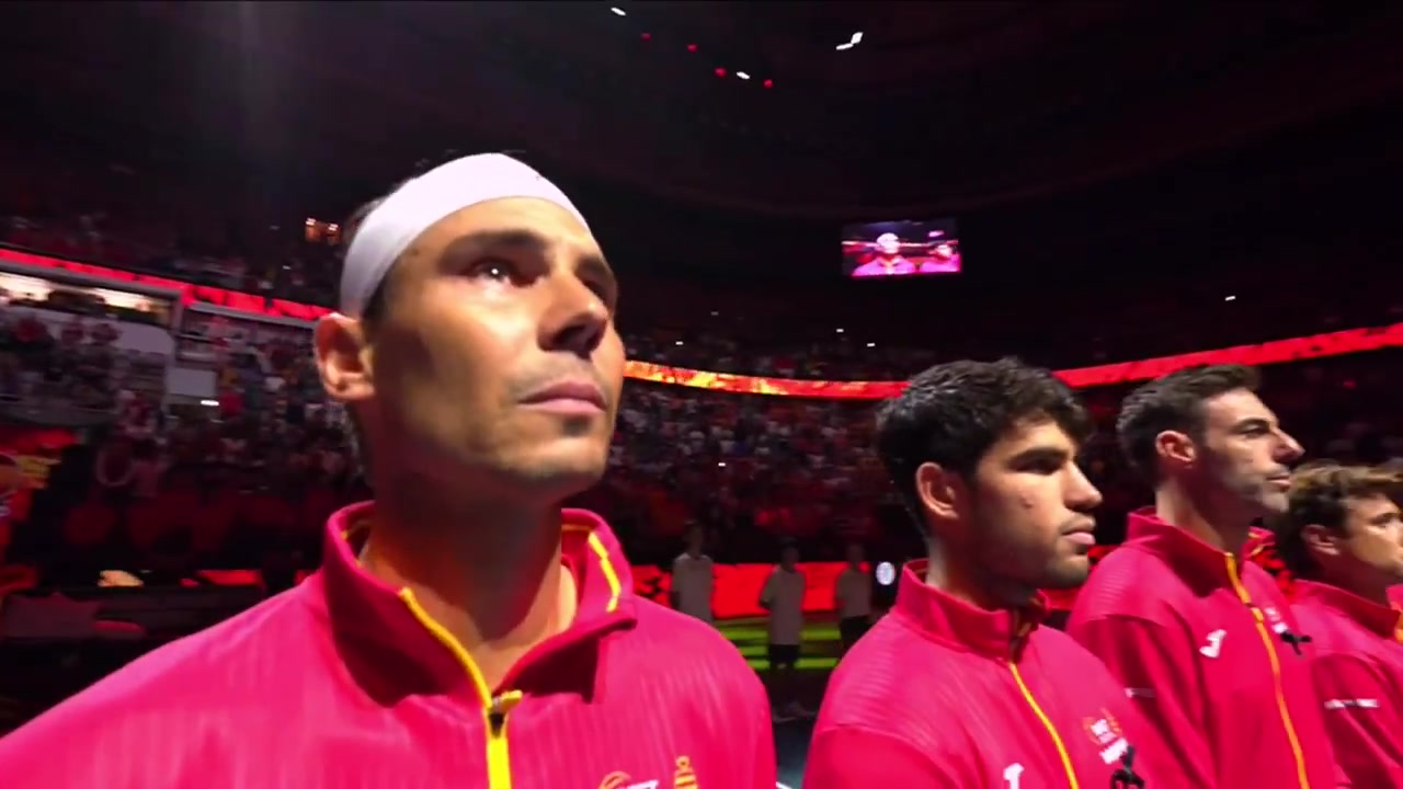 告别时刻将近😢纳达尔在戴维斯杯国歌仪式时动情落泪