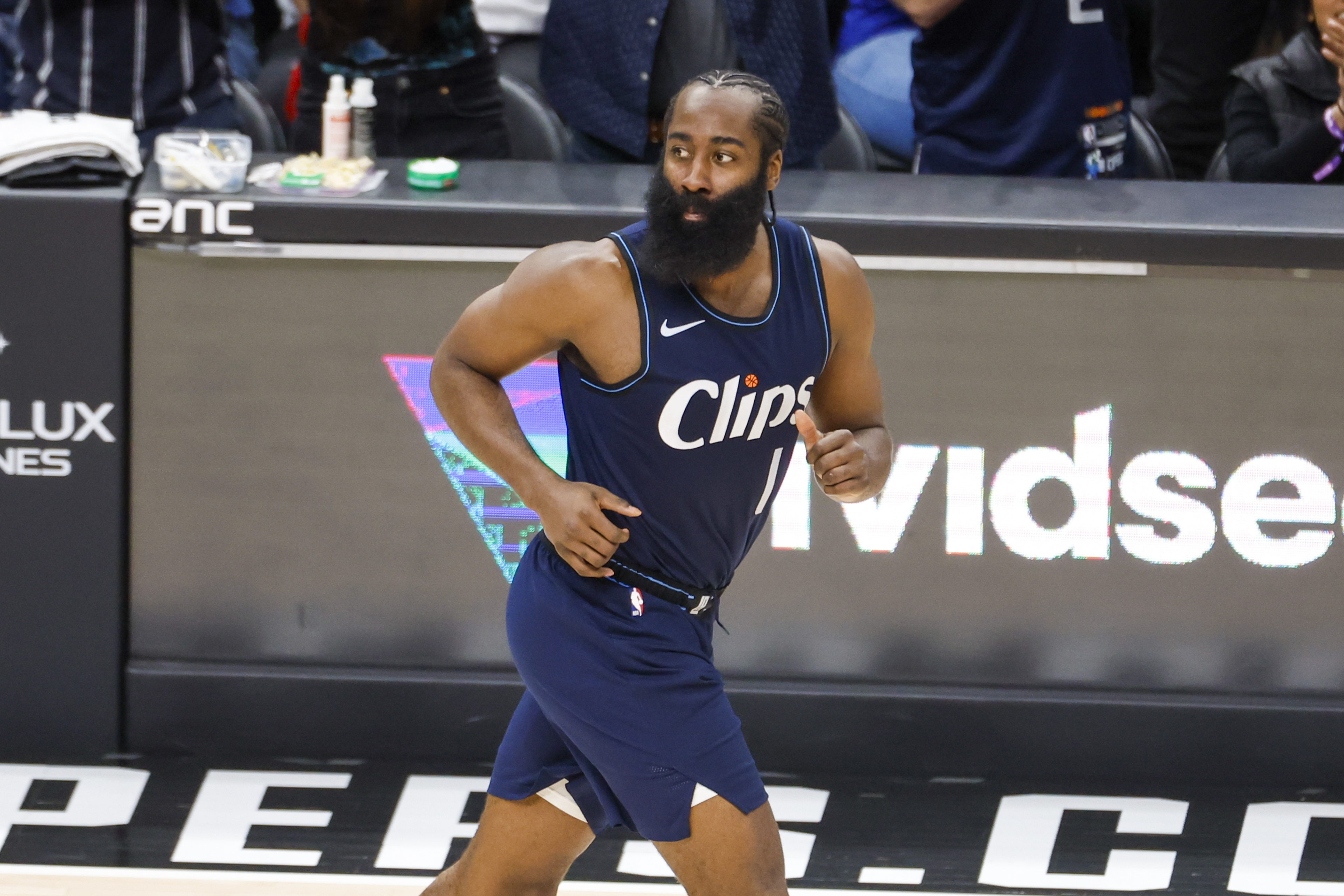 🤕卢指导：哈登今天病得很重，但还是坚持了一整场比赛