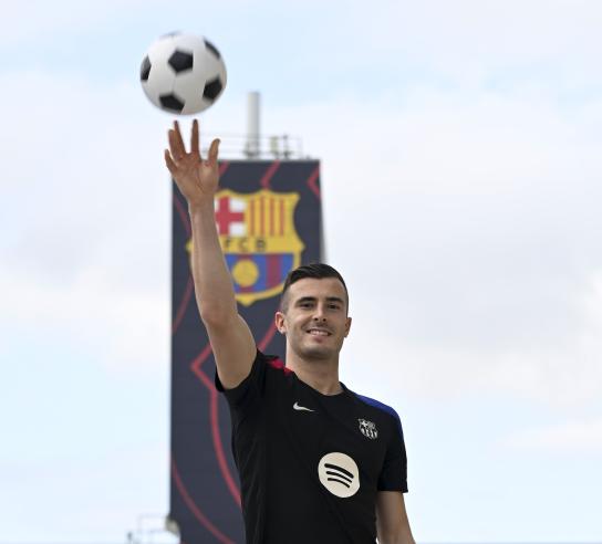 🎤巴萨门将佩纳：加泰德比对于球队很重要 能够在伯纳乌取胜有一只自豪感